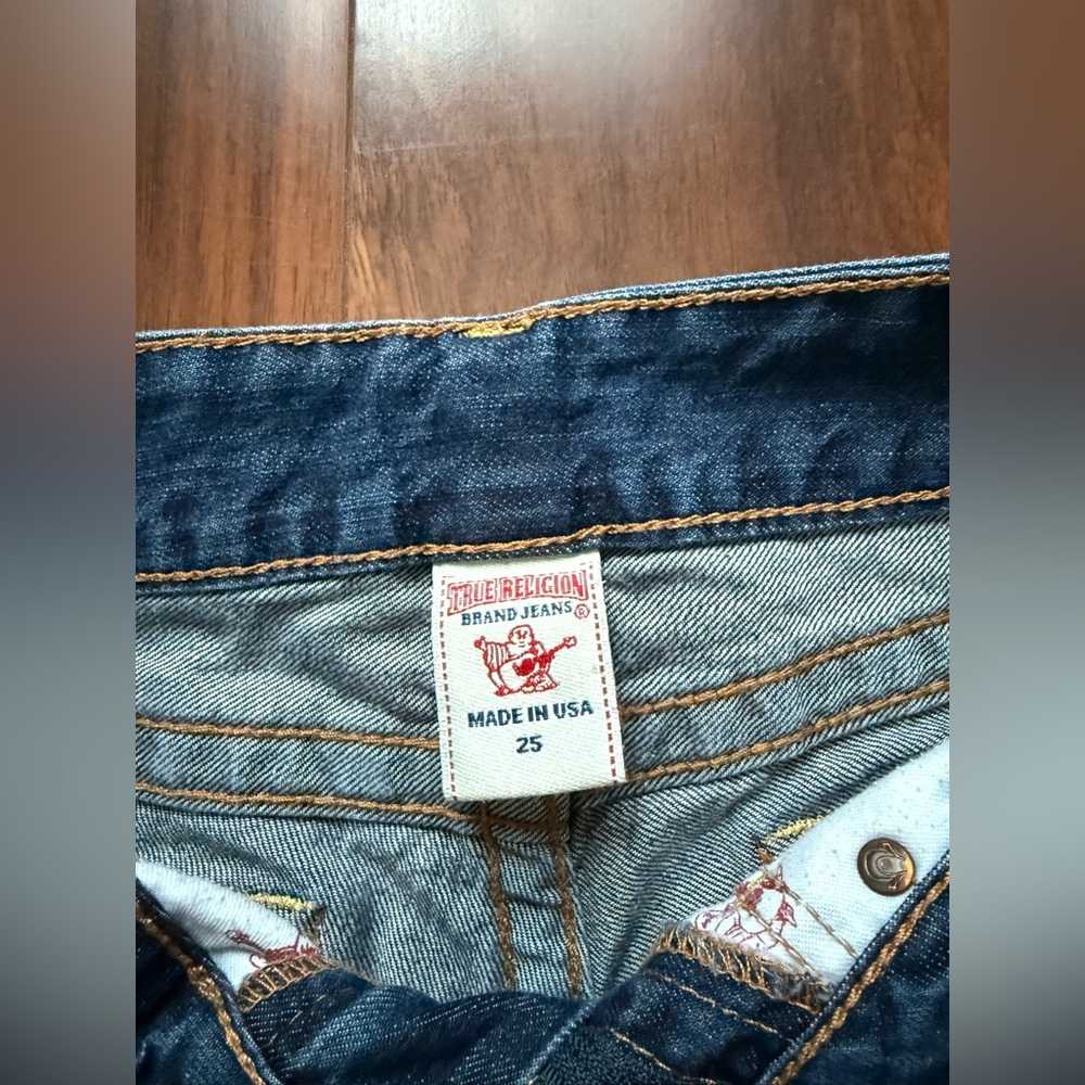True Religion Dark Denim Shorts / Size 25 / Y2K / Worn Once! - Picture 3 of 5